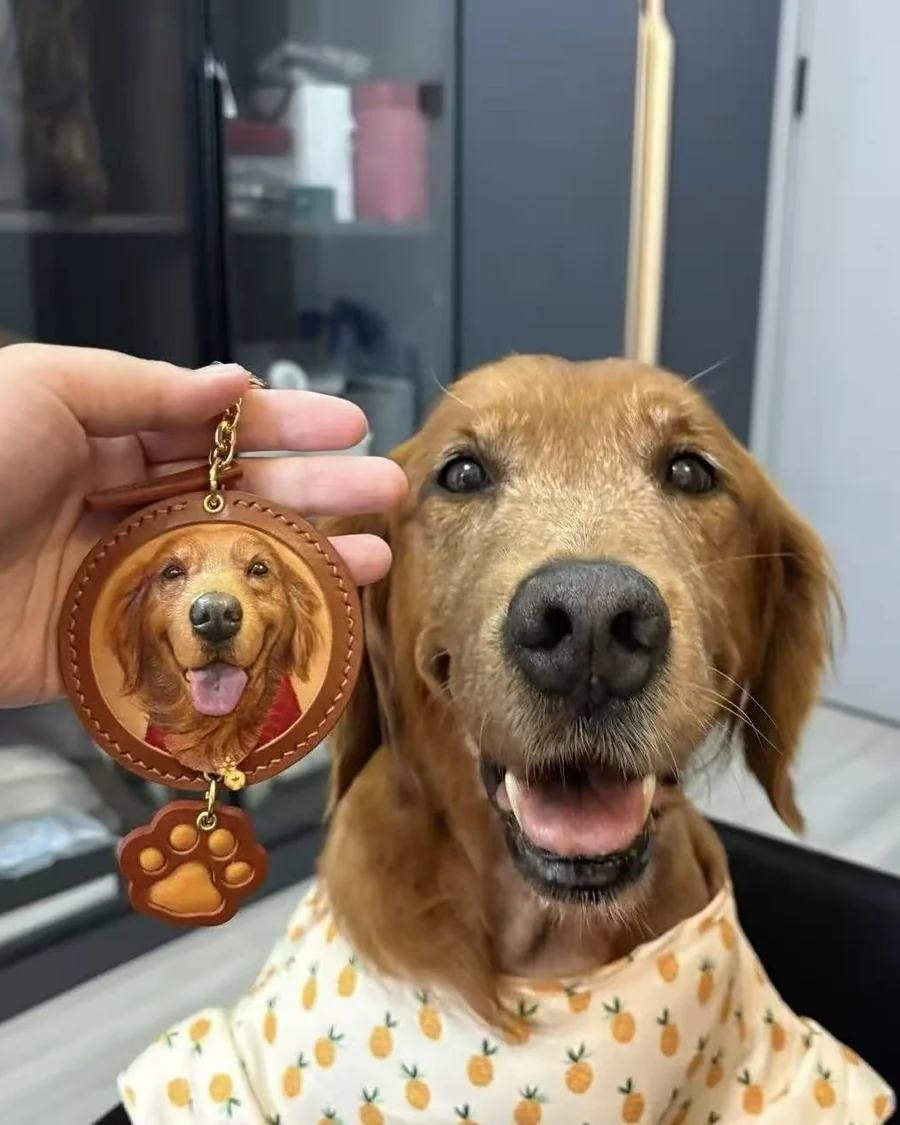 Golden retriever beside its custom leather pet portrait keyring